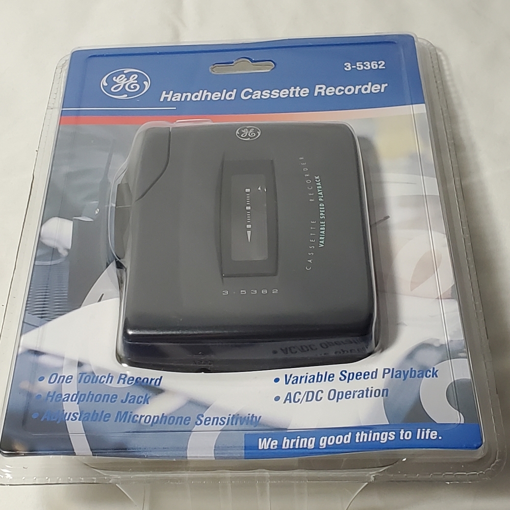 GE Handheld Cassette Recorder Vtg 1999, NWT NOS